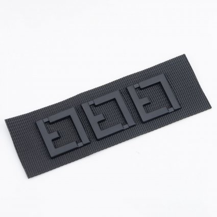 Y 50706 этикетка чёрная тесьма + металл лого чёрный матовый