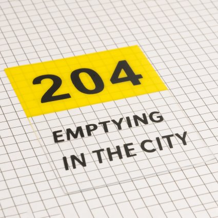 10496 этикетка резиновая Emptying in the city прозрачная + желтый с надписью