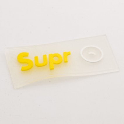 11189 этикетка резиновая "Supr" прозрачная с цветной надписью